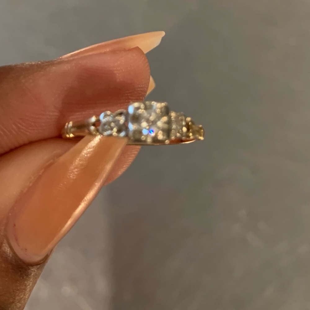 Vintage Diamond Ring - Picture 2 of 4